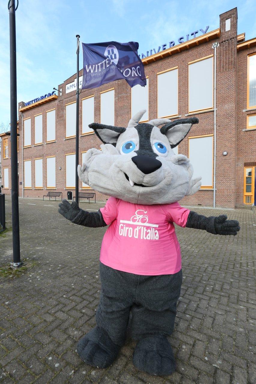 Wolfie Makes Surprise Visit to Wittenborg Ahead of Giro d'Italia