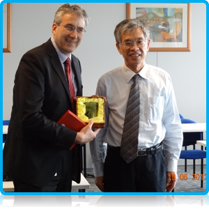 Wittenborg University Director Peter Birdsall and Shanghai Business School Provest Chen Qiangzhang