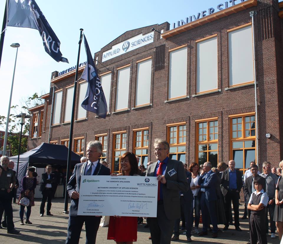 The opening of the Spoorstraat 23 Wittenborg University Campus - Peter Birdsall, Maggie Genf and John Berends, Mayor of Apeldoorn