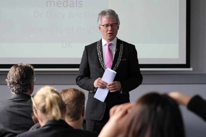 The mayor of Apeldoorn, John Berends - decked out in a pink tie, matching the colors of the Giro d’Italia - opened the event