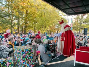 Sint in Apeldoorn zoekt vrijwilligers voor intocht. Image by Hans Jacobs - de Stentor