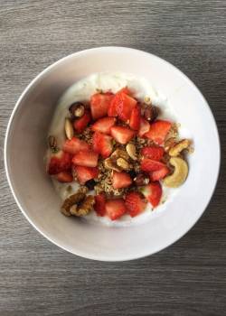 Yoghurt, Müesli, Nuts and Fruit Mix