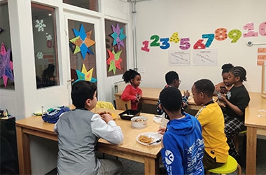 Volunteer Project Run by WUAS Lecturer Helps Children of Immigrant Families Improve their English Volunteer Project Run by WUAS Lecturer Helps Children of Immigrant Families Improve their English