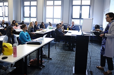 Experienced Corporate and Commercial Litigator Delivers Lecture to Students