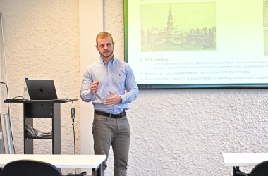 Guest Lecture Explores Banking’s Vital Role in the Global Economy Guest Lecture Explores Banking’s Vital Role in the Global Economy