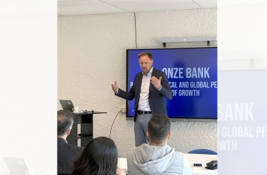 Rabobank Cooperative Director Discusses Sustainable Growth with Wittenborg MBA Students