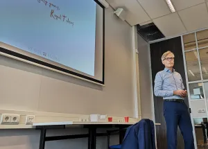 Export Manager of Royal Talens Inspires Students with Unique Sales Approach