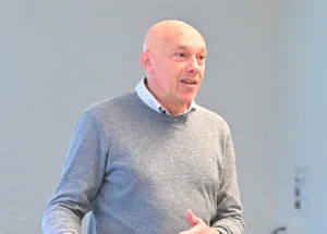 Guest Lecture by Udo Neufeglise: Sales Pitch Guest Lecture by Udo Neufeglise: Sales Pitch