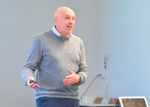 Guest Lecture by Udo Neufeglise: Sales Pitch Guest Lecture by Udo Neufeglise: Sales Pitch