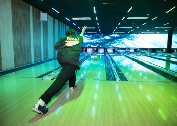 Fun and Games: Over 170 Students and Staff Attend Bowling Night in Apeldoorn 