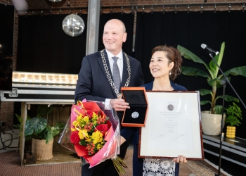 Maggie Feng Receives Silver Medal of Honour from Municipality of Apeldoorn Maggie Feng Receives Silver Medal of Honour from Municipality of Apeldoorn