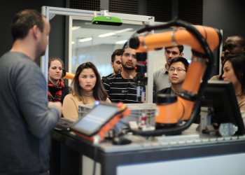 Robots and Cobots have Wittenborg Students in Awe Robots and Cobots have Wittenborg Students in Awe